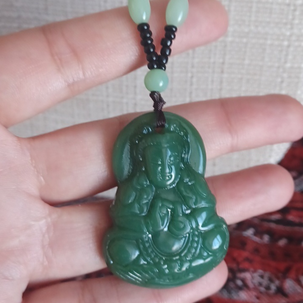 💜Carved Green Jade Pendant Necklace ✨️ - Picture 3 of 8
